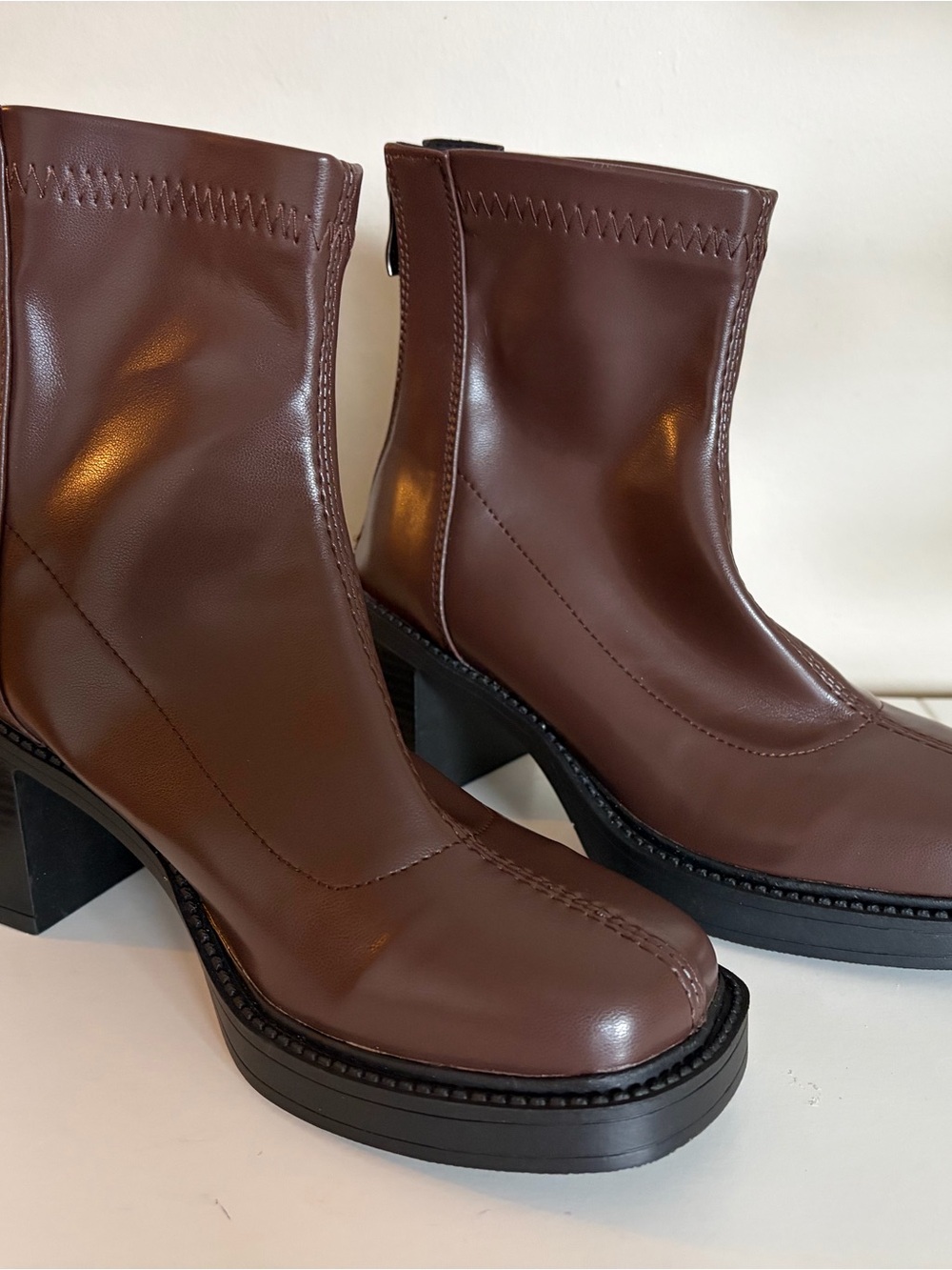 Women’s Petite Feet Ankle Boots with Chunky Block Heel